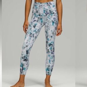 Lululemon Unlimit HR Tight 25”Leggings in size 6
